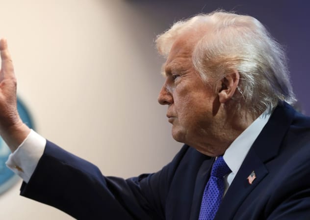 El presidente de Estados Unidos, Donald Trump, habla durante una rueda de prensa celebrada en la Casa Blanca el 20 de febrero de 2026 en Washington, D. C.