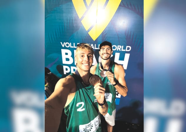 EYON ELAZAR(right) and Kevin Cuzmiciov (left) celebrated an historic bronze medal at the Beach Pro Tour Challenge in Bhubaneswar, India, the latest milestone in their climb toward the sport’s world elite.