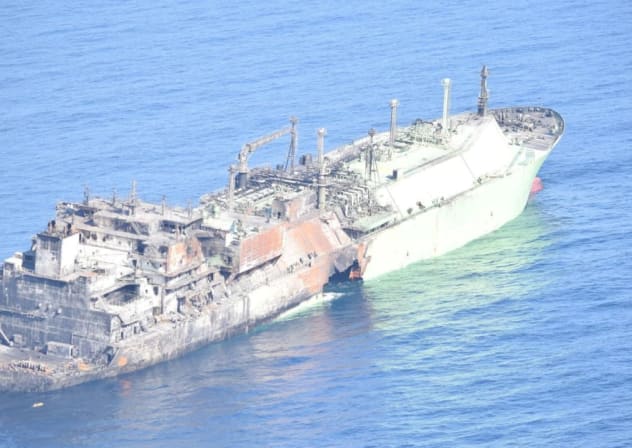 El buque metanero ruso «Arctic Metagaz», que sufrió daños a principios de este mes y que actualmente navega a la deriva sin tripulación, se encuentra en aguas internacionales del mar Mediterráneo, entre Malta y las islas italianas de Lampedusa y Linosa