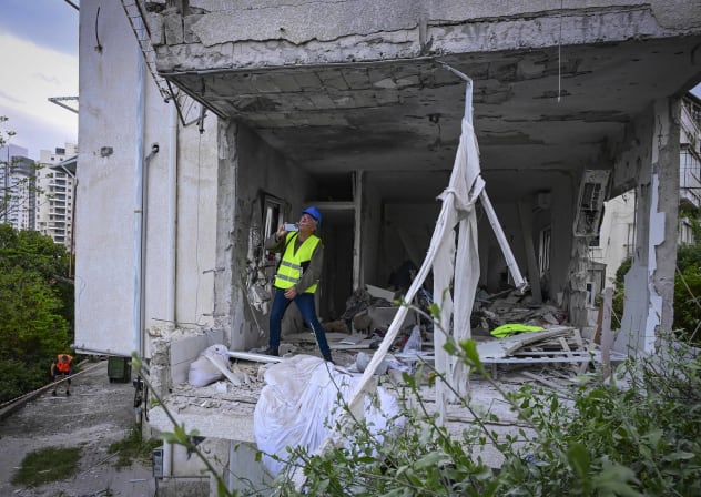 Israeli security and rescue forces at the scene where a missile fired from Iran toward Israel caused damage in Ramat Gan, March 18, 2026.