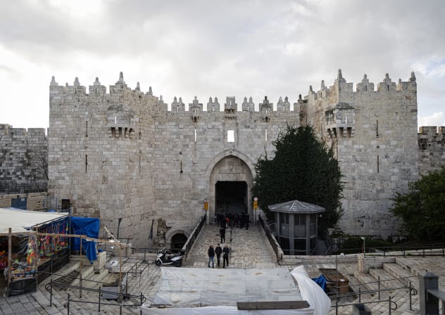 Palestinians are standing in queues in front of Damascus Gate on Eid Al-Fitr on March 20, 2026 in Jerusalem.