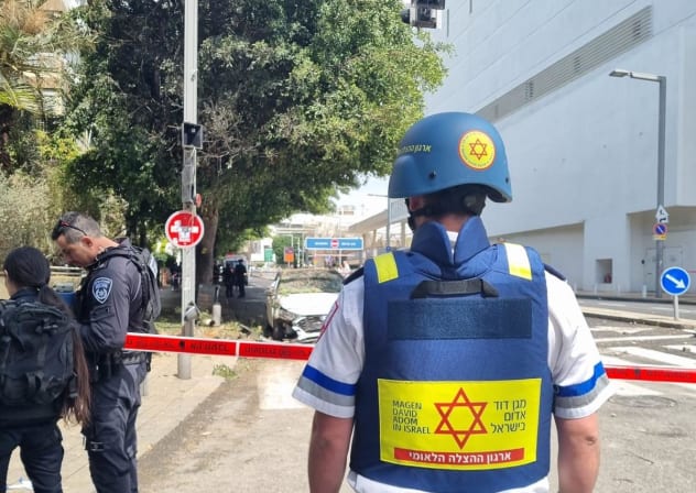 Magen David Adom staff members arrive to explosion scene to help the wounded after explosion motivated by Iranian missile debris in Tel Aviv/Ramat Gan area. March 22, 2026.