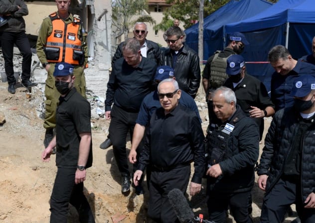 Prime Minister Benjamin Netanyahu visits the scene of an Iranian missile impact in Arad, March 22, 2026.