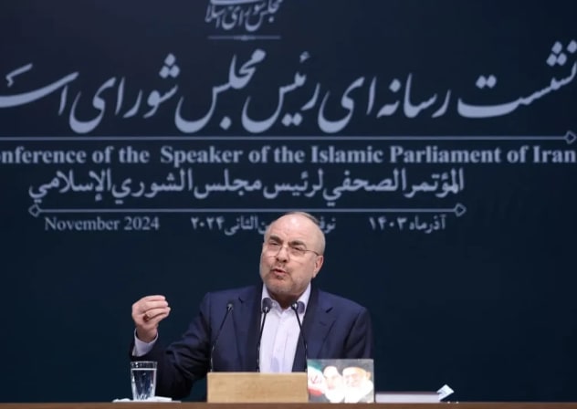 El presidente del Parlamento iraní, Mohammad Bagher Ghalibaf, interviene durante una rueda de prensa en Teherán, Irán, el 27 de noviembre de 2024. 