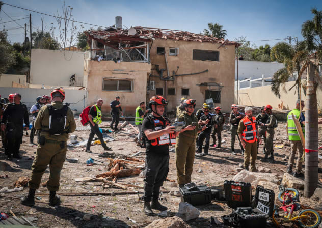 	Israeli rescue forces at the scene where a missile fired from Iran into Israel caused damage in central Israel, March 28, 2026.