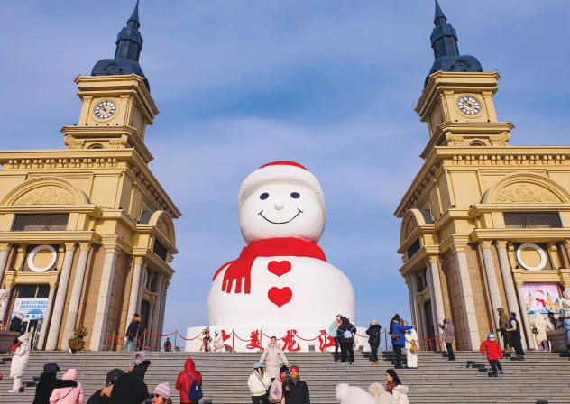 CHINA’S ‘ICE CITY’: The giant snowman at Harbin Musical Park, a city landmark. Tourists enjoy Harbin’s Ice and Snow World (L) and the International Ice and Snow Sculpture Festival. 
