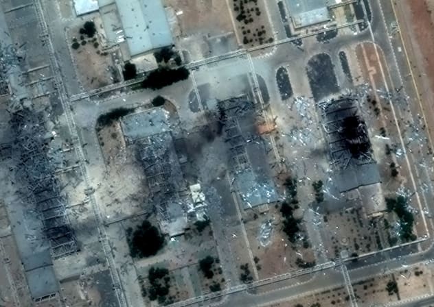 Una imagen de satélite muestra un primer plano de los edificios destruidos en el Centro de Tecnología Nuclear de Isfahán, tras haber sido alcanzado por ataques aéreos estadounidenses, en Isfahán (Irán), el 22 de junio de 2025.