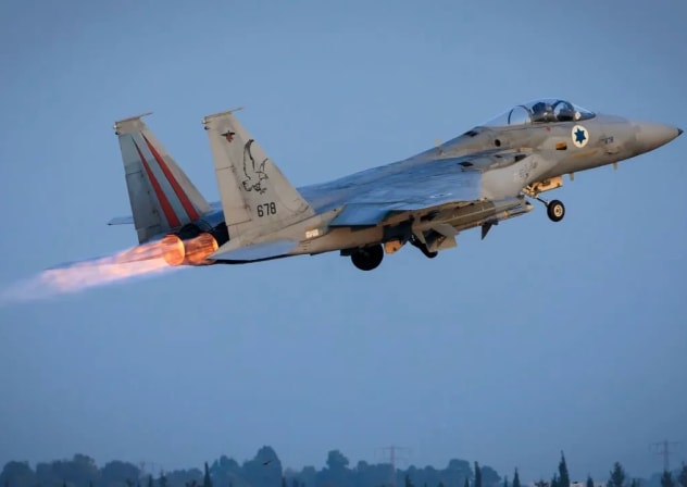 Avión de combate F-15 de la Fuerza Aérea de Israel, en la base aérea de Tel Nor. 1 de enero de 2024.