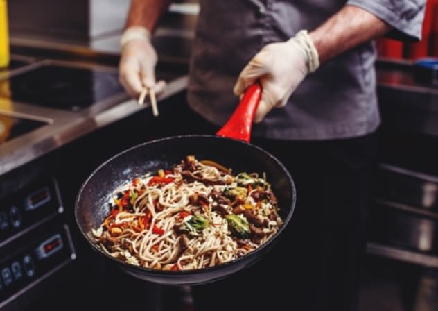 Steaming is a method that does not require oil, does not require a large amount of water, and largely preserves the nutritional values of the food