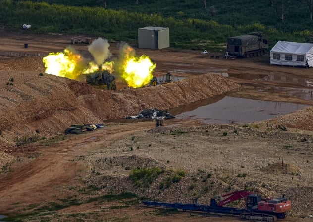 An IDF artillery unit fires near the Israel-Lebanon border amid the ongoing war with Iran and Hezbollah, March 28, 2026; illustrative.