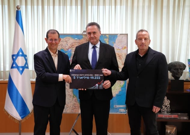 (From L-R) The Defense Ministry's International Defense Cooperation Directorate (SIBAT) Chief Brig.-Gen. Yair Kulas, Defense Minister Israel Katz, and Defense Ministry Director-General Maj.-Gen. (res.) Amir Baram.