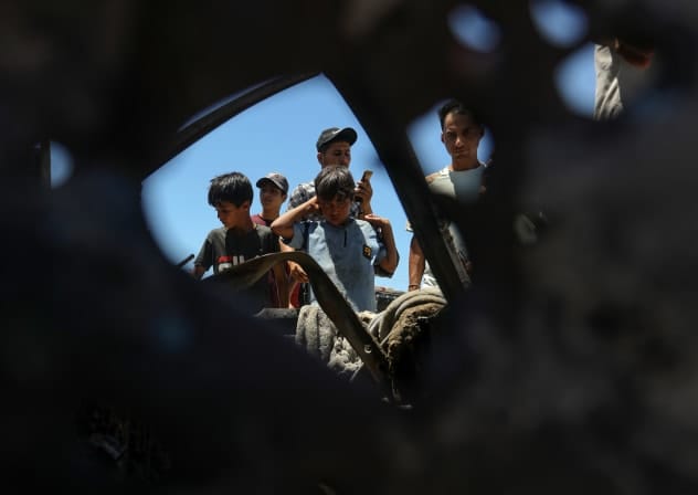 	 download high resolution download low resolution add to lightbox file name: F260602ARK06.JPG  File Size: 3786 KB  caption (en): Palestinians inspect the site of an Israeli drone strike in Khan Yunis in the southern Gaza Strip, June 2, 2026.