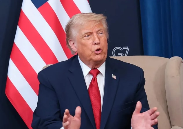 El presidente de EE. UU., Donald Trump, interviene durante una reunión bilateral con el presidente egipcio, Abdel Fattah el-Sisi, al margen de la Cumbre del G7, celebrada el 17 de junio de 2026 en Evian-les-Bains, Francia.