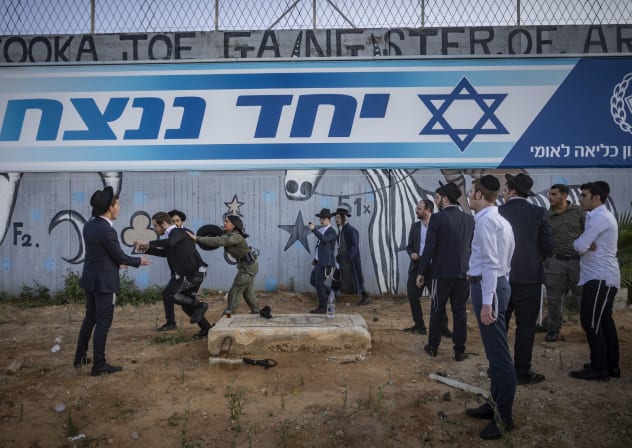 Ultra-Orthodox Jewish protesters demonstrate against the arrest of ultra orthodox jewish men who took part in a protest outside the home of Supreme Court Justice Noam Sohlberg and were later handed over to the military police, outside the Abu Kabir detention facility, June 10, 2026. Ilustrative.