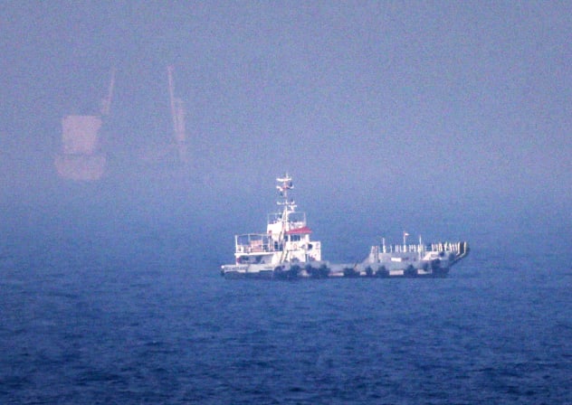 UAE-IRAN-US-ISRAEL-WAR This picture shows ships sailing near the Strait of Hormuz off the eastern coast of the United Arab Emirates at Khor Fakkan on July 13, 2026. 