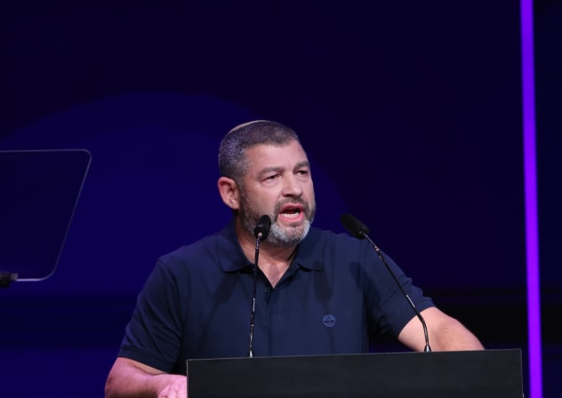 Ofer Winter speaks during his party announcement event on August 25, 2026.
