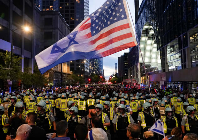 Pro-Israel counter-protesters stand in front of police separating them from pro-Palestinian protesters near the Israeli consulate, during the Democratic National Convention (DNC), in Chicago, Illinois, US, August 20, 2024.
