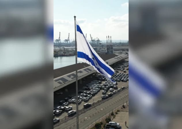 World's largest portable flag is raised in Haifa