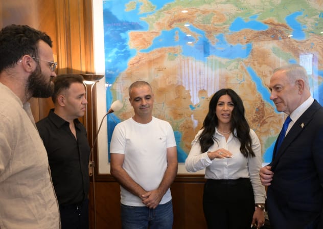 Israeli Prime Minister Benjamin Netanyahu meets "heroes" who intervened on a flydubai flight bound to Israel from the United Arab Emirates, in Jerusalem Thursday, 1st October 2026