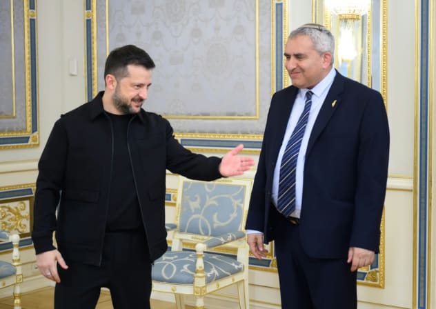 Ukrainian President Volodymyr Zelensky and Israeli politician Ze'ev Elkin meet in Kyiv.