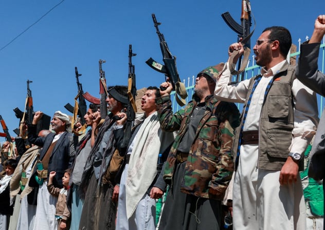 Houthi supporters carry weapons as they gather in solidarity with the movement as fighting intensifies across several fronts, in Sanaa, Yemen, October 7, 2026. 