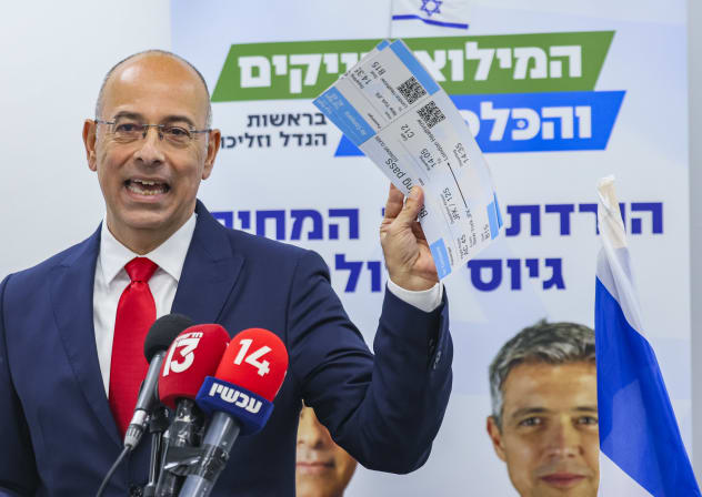 Professor Yaron Zelekha, chairman of the New Economic Party and a candidate on the joint electoral list with Yoaz Hendel’s Reservists Party, speaks during a press conference in the central Israeli city of Modi’in, ahead of Israel’s upcoming general elections, October 15, 2026.