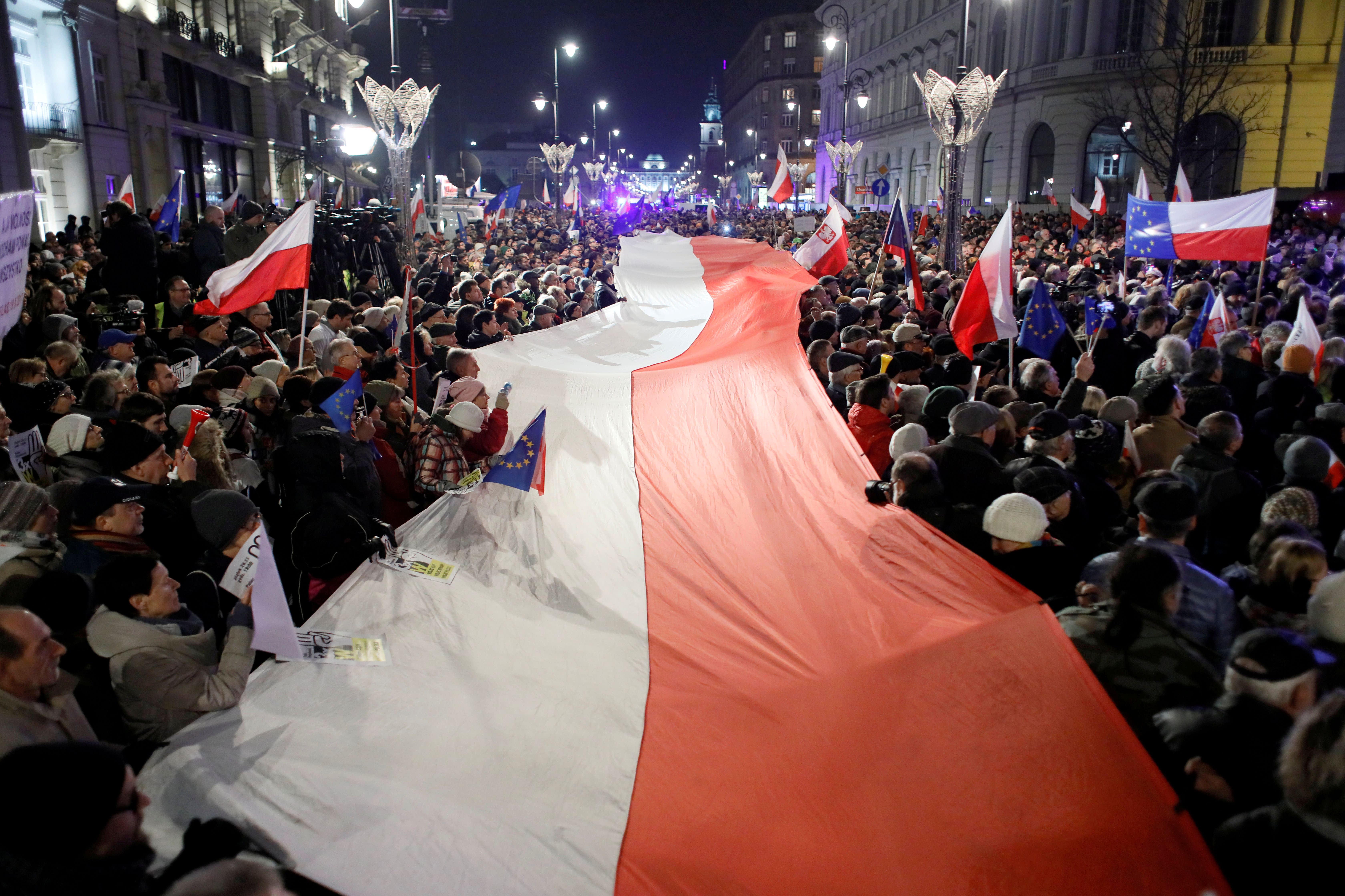 People gather in front of the Presidential Palace during a protest against judicial reforms in Warsaw, Poland, November 24, 2017. (photo credit: AGENCJA GAZETA/DAWID ZUCHOWICZ VIA REUTERS)