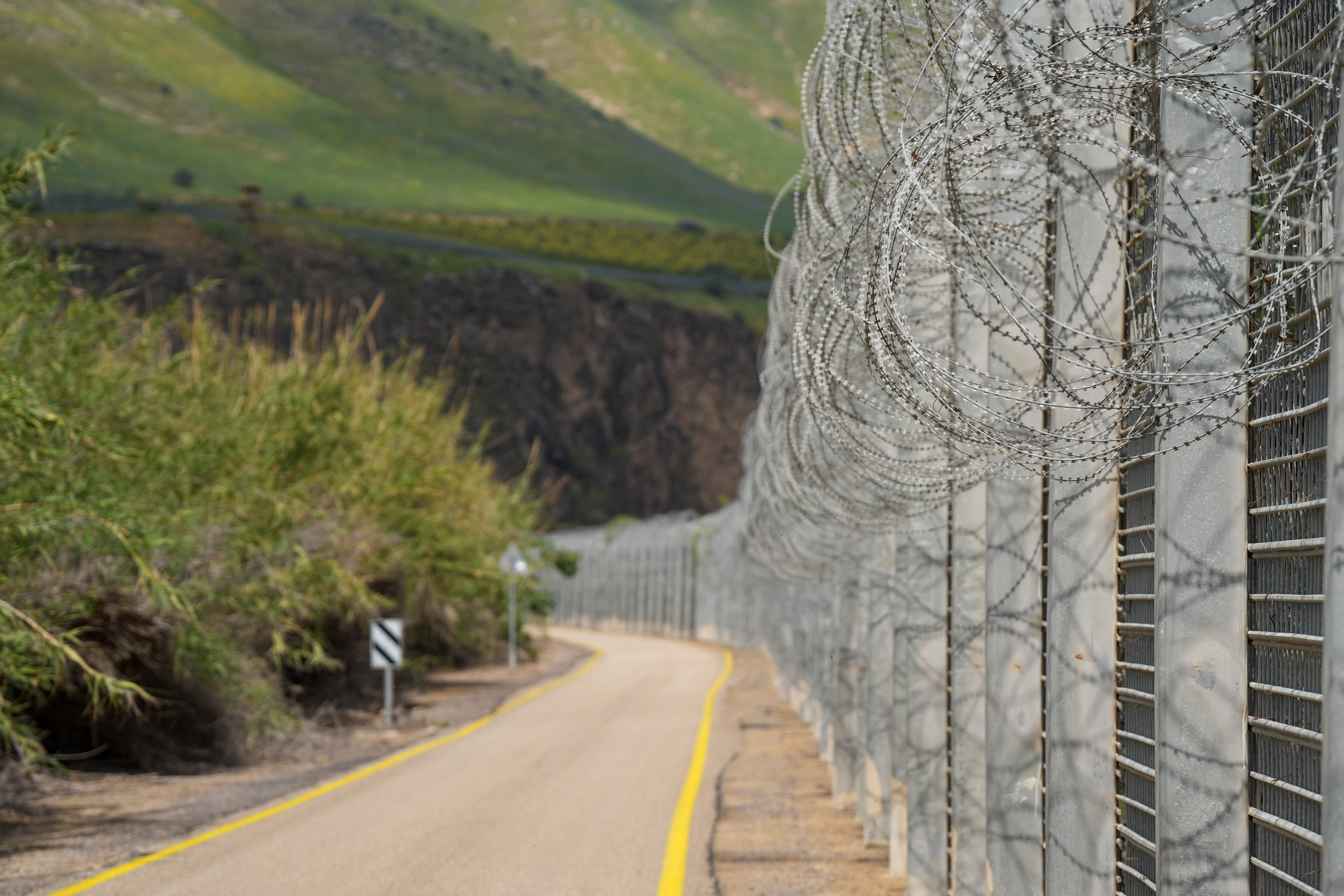 Israel's border with Jordan vulnerable to terror infiltration, weapons smuggling, locals fear