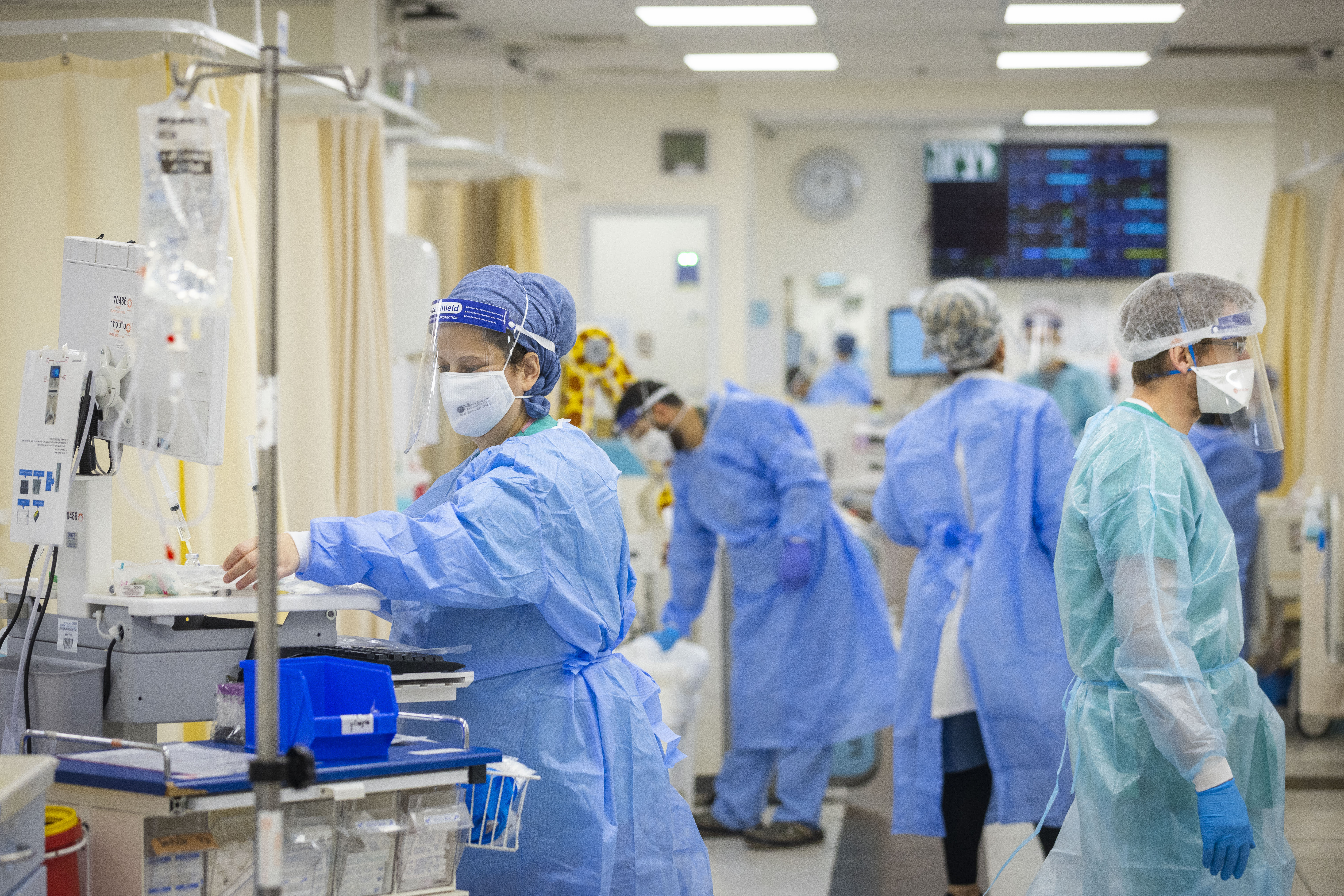 Doctors at Shaare Zedek in Jerusalem; illustrative.  (photo credit: OLIVIER FITOUSSI/FLASH90)