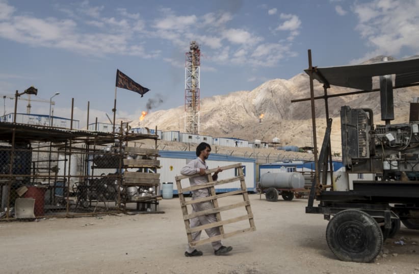 An Iranian labourer works at a unit of South Pars Gas field in Asalouyeh Seaport, north of Persian Gulf, Iran November 19, 2015.