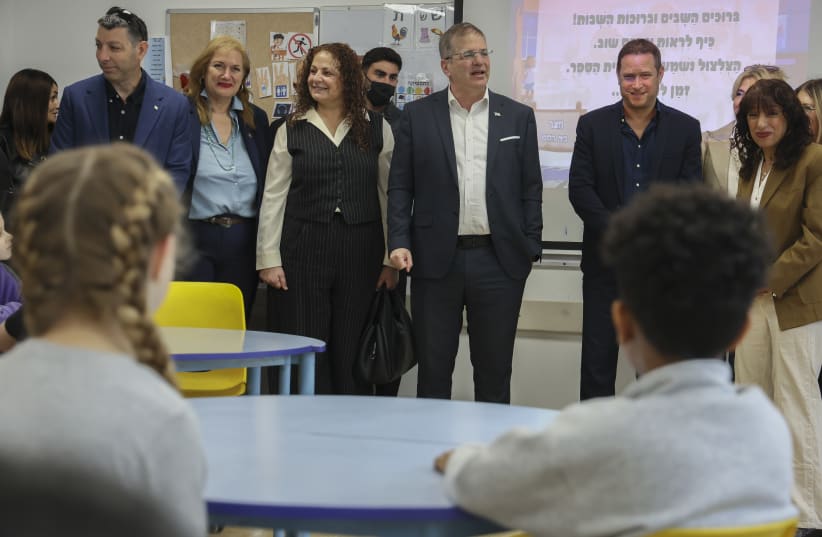 Children return to school in Rishon LeZion following a ceasefire in the war with Iran, April 9, 2026.