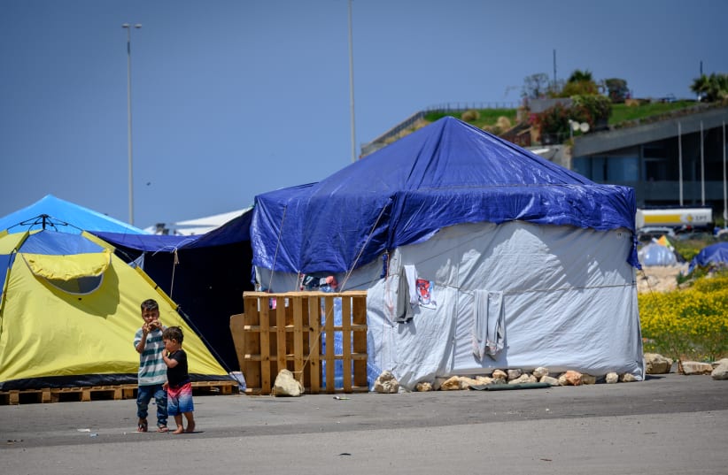 Lebanese displaced by nearly two months of war between Israel and the Iran-backed Hezbollah militia continue to live in makeshift tents and shelters in the Biel open space near the shore, on April 27, 2026, in Beirut, Lebanon.