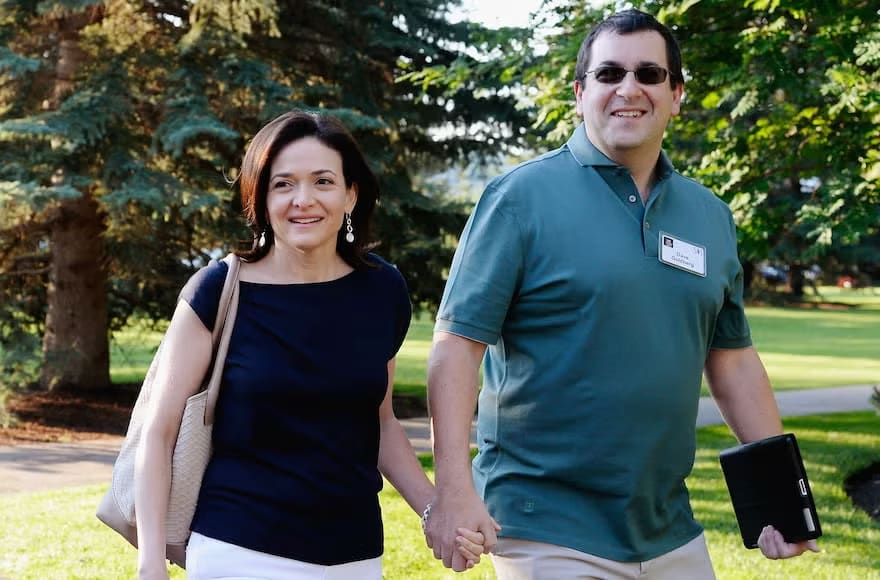 Dave Goldberg, right, with wife Sheryl Sandberg in Sun Valley, Idaho, July 10, 2013. (photo credit: Kevork Djansezian/Getty Images)