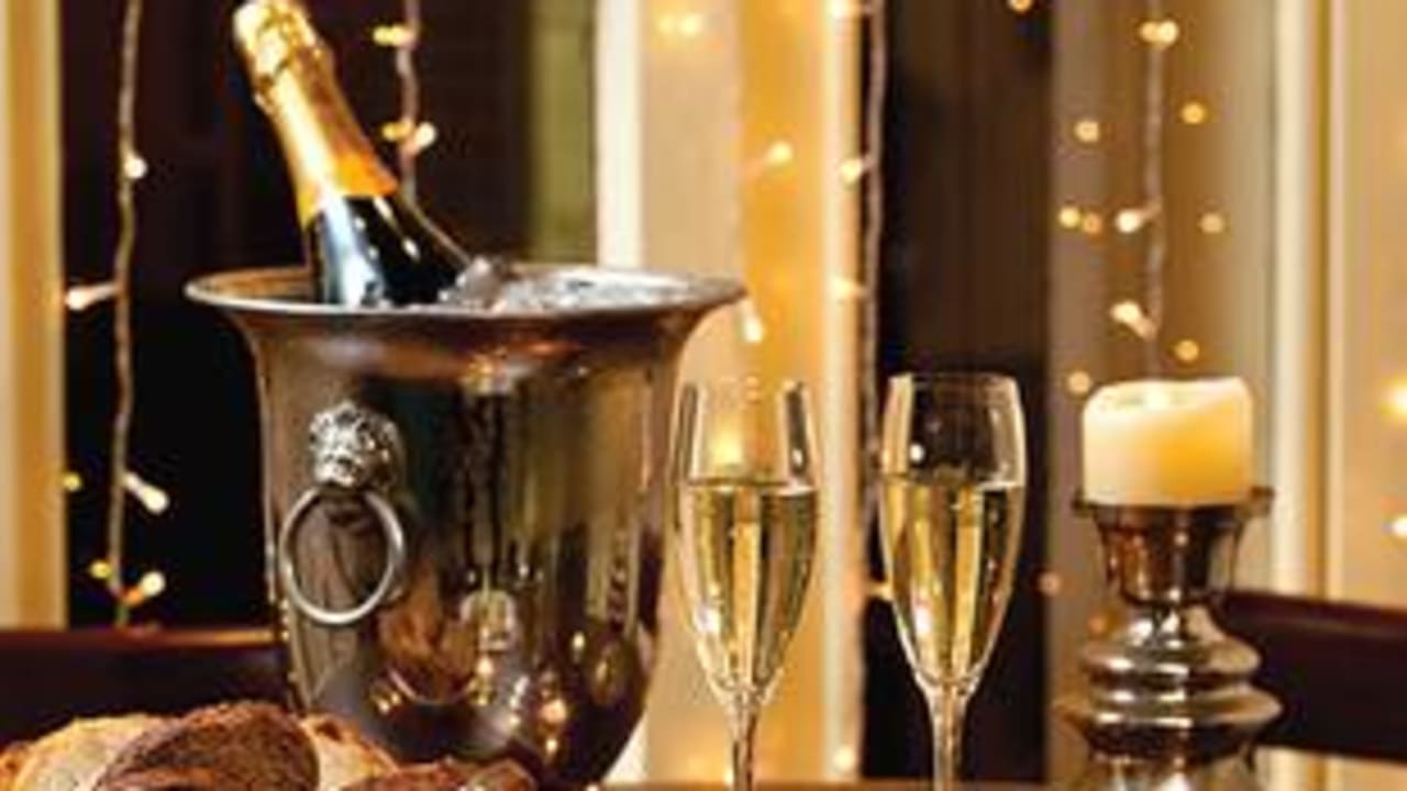 Champagne and glasses 311