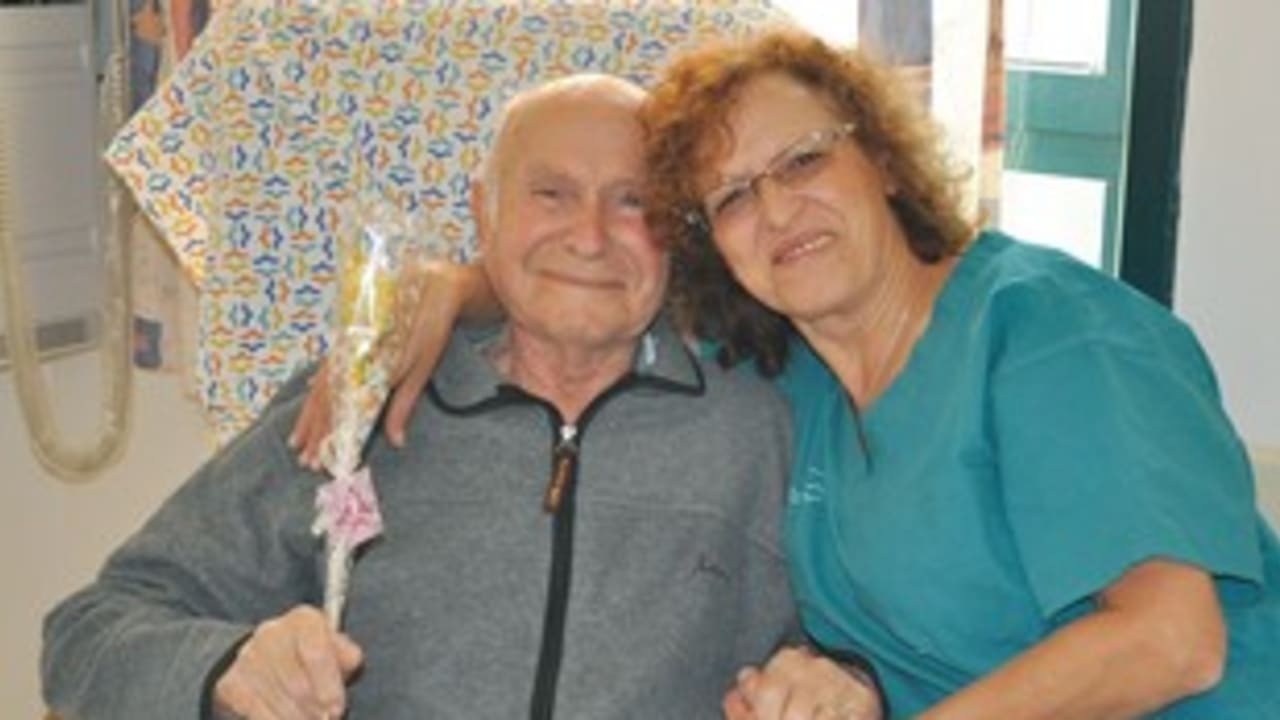 Nurse Josiann Shoshani hugs 80yr old  Avraham Rosenberg 311