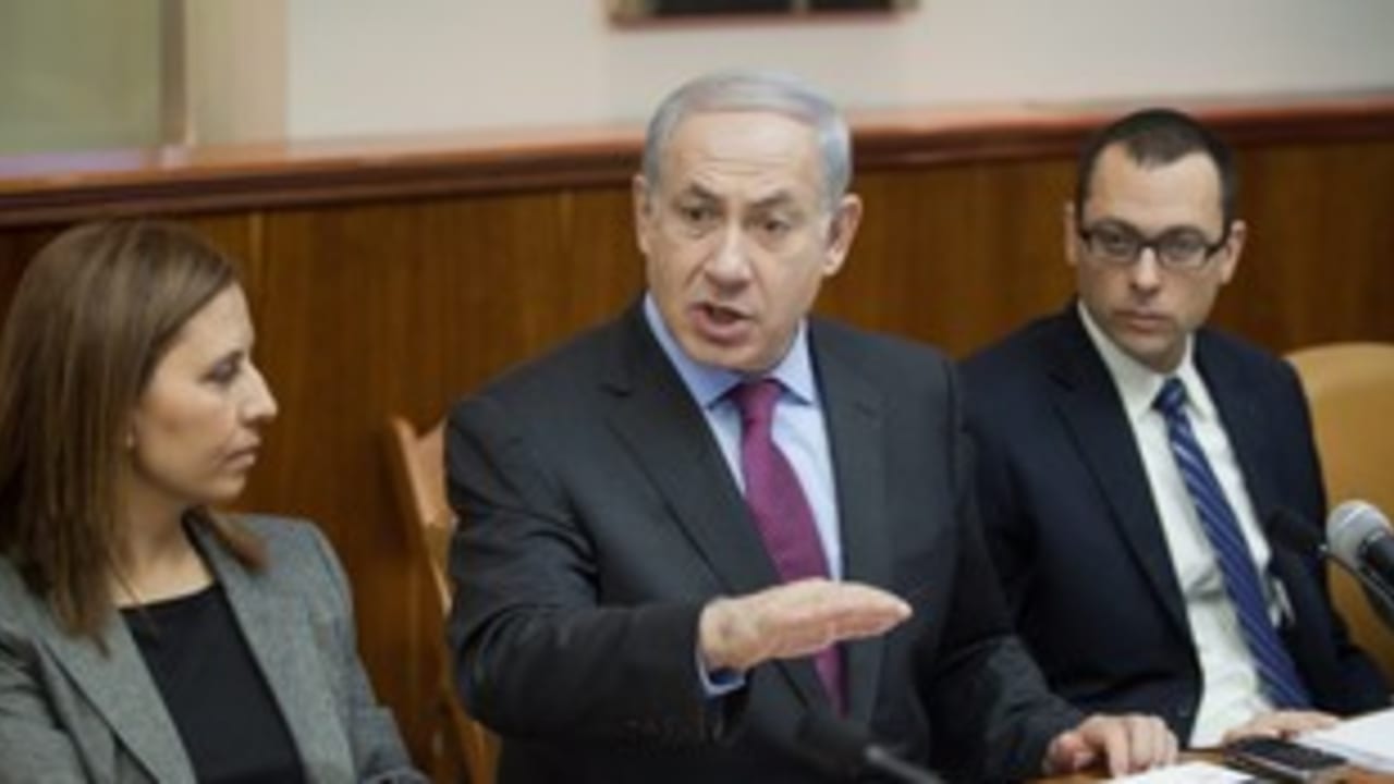 Netanyahu hand 311