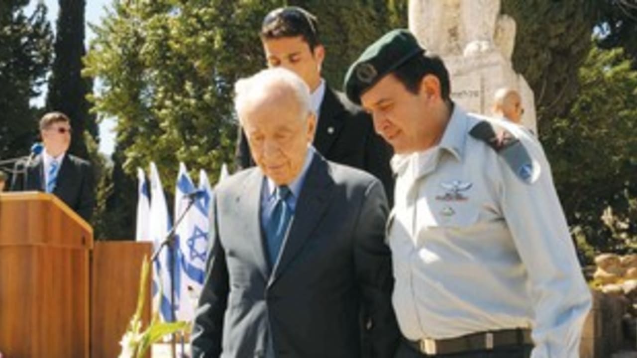 Peres in Tel Hai 311