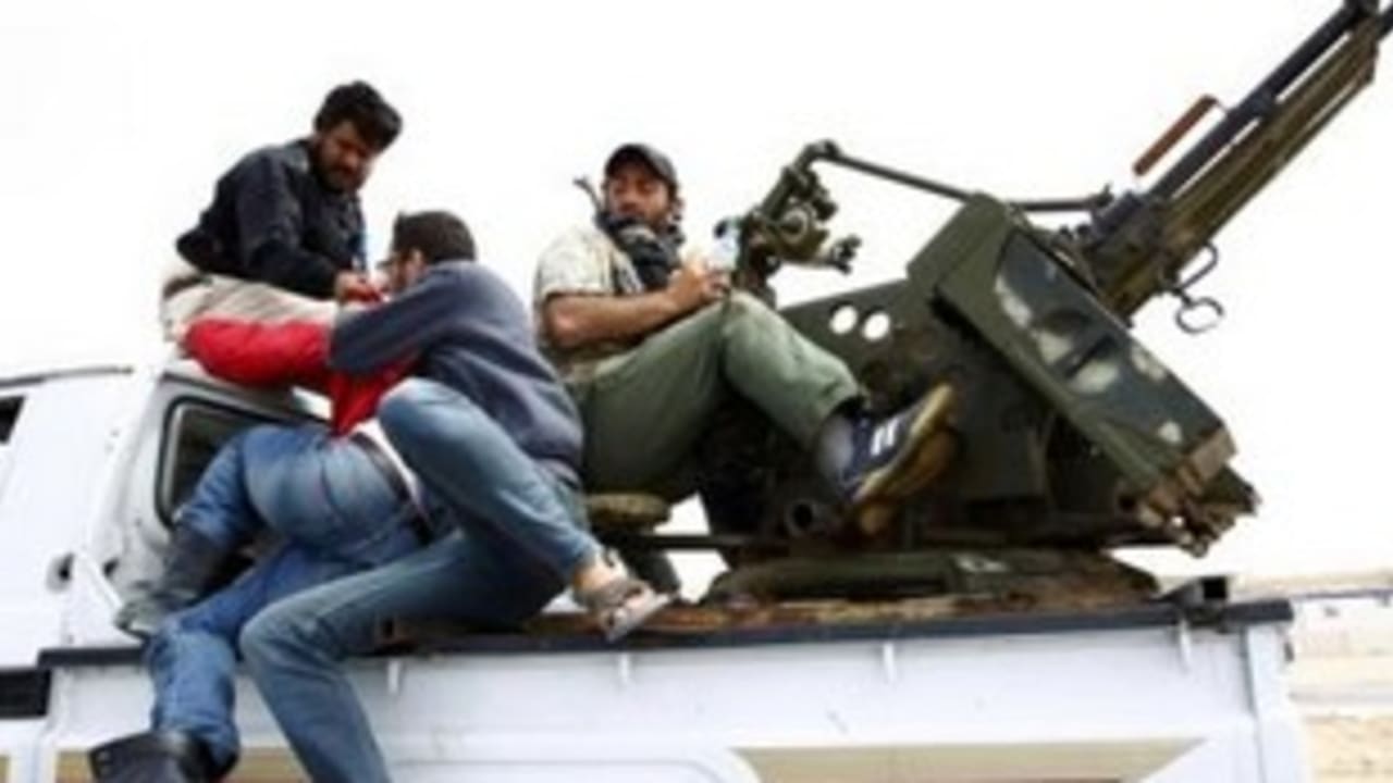 Libyan rebels with anti-aircraft gun 311 (R)