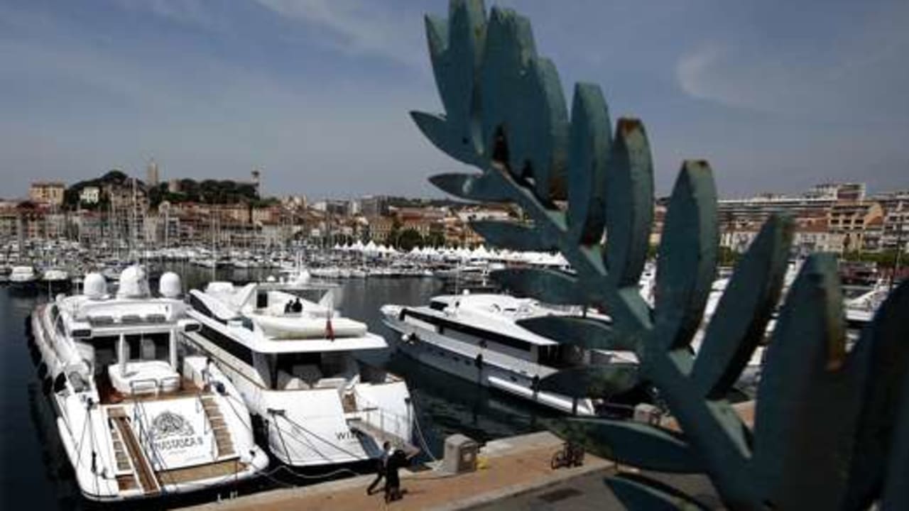 Cannes yachts 521