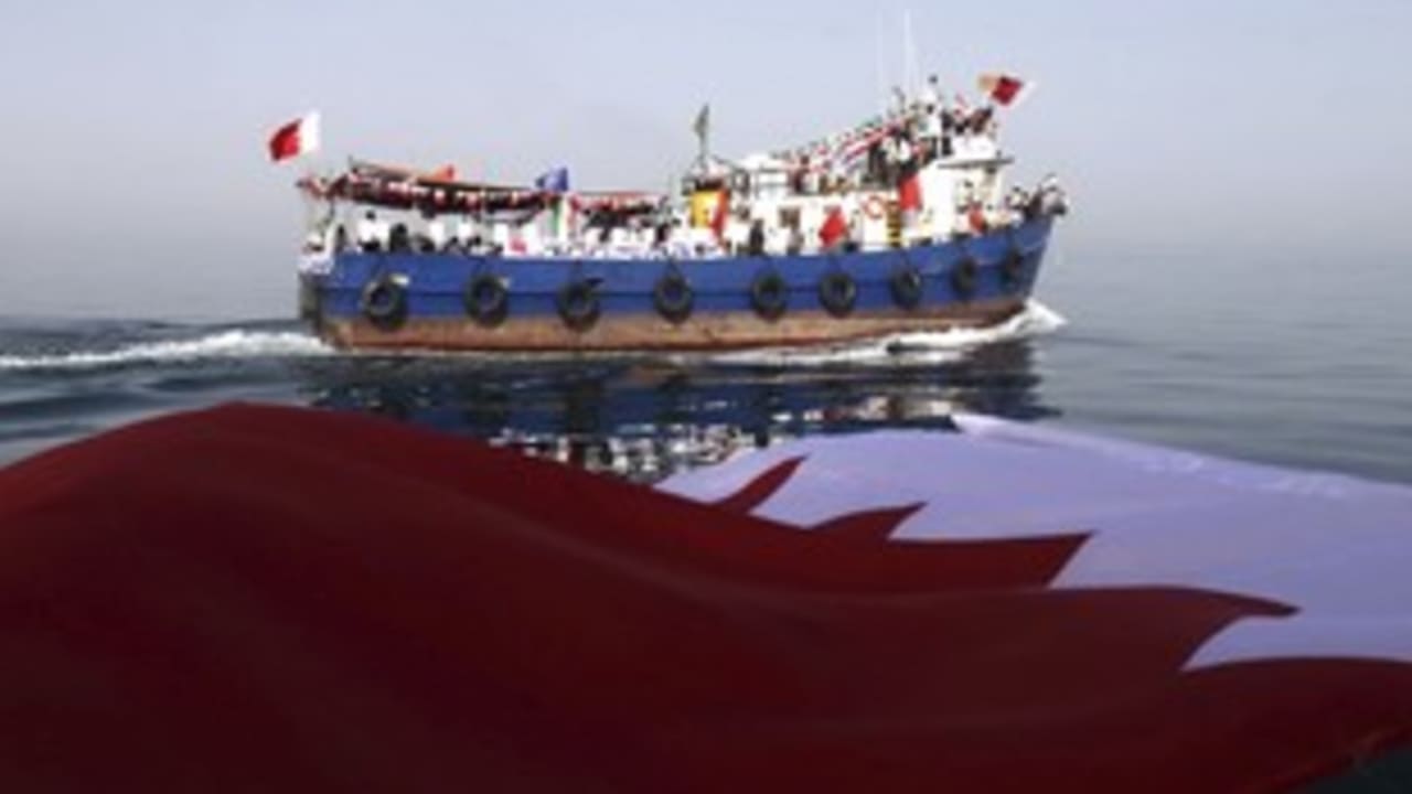 Bahrain flag and boat 311R 