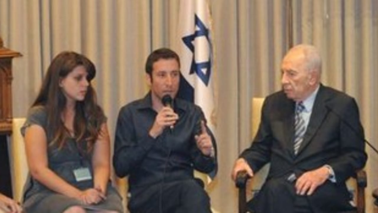 Peres and housing protest leaders_311