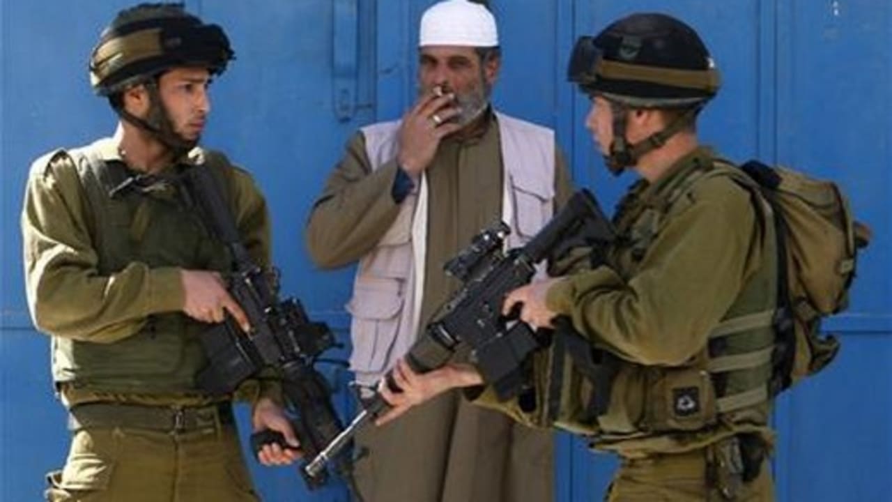 IDF soldiers, Palestinian man_521