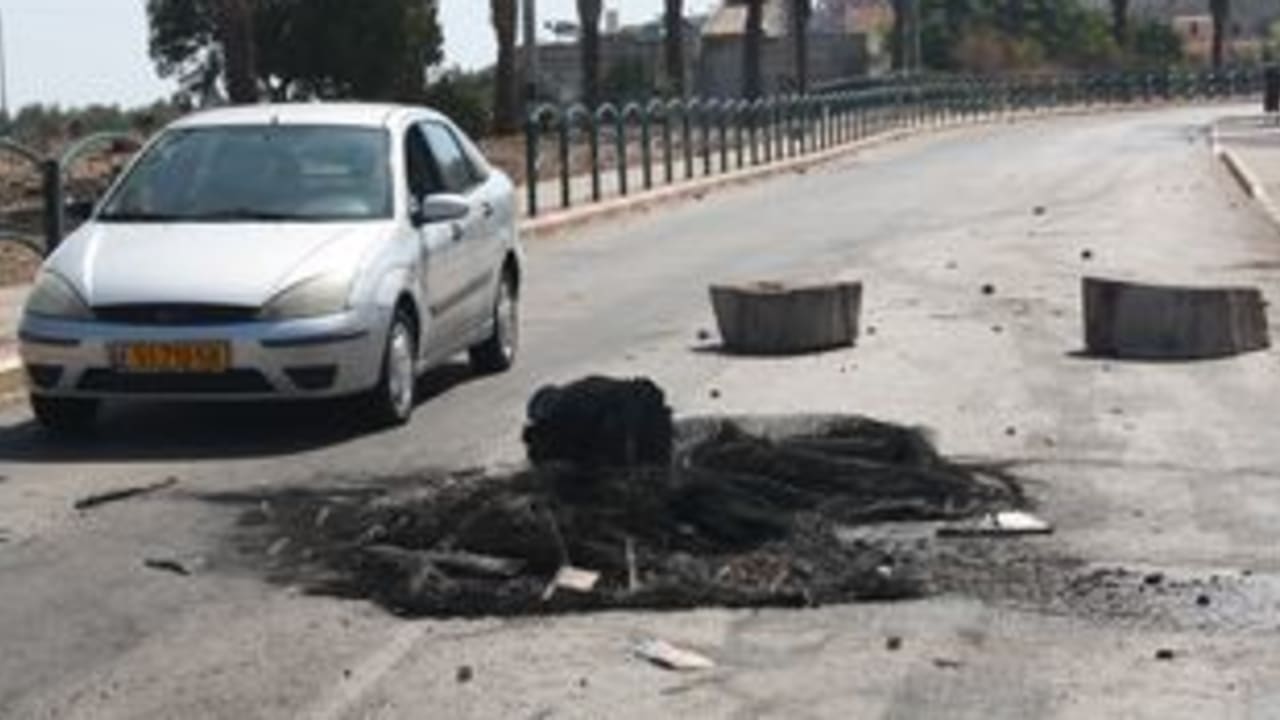 Burned tires in Tuba Zanghariya 311