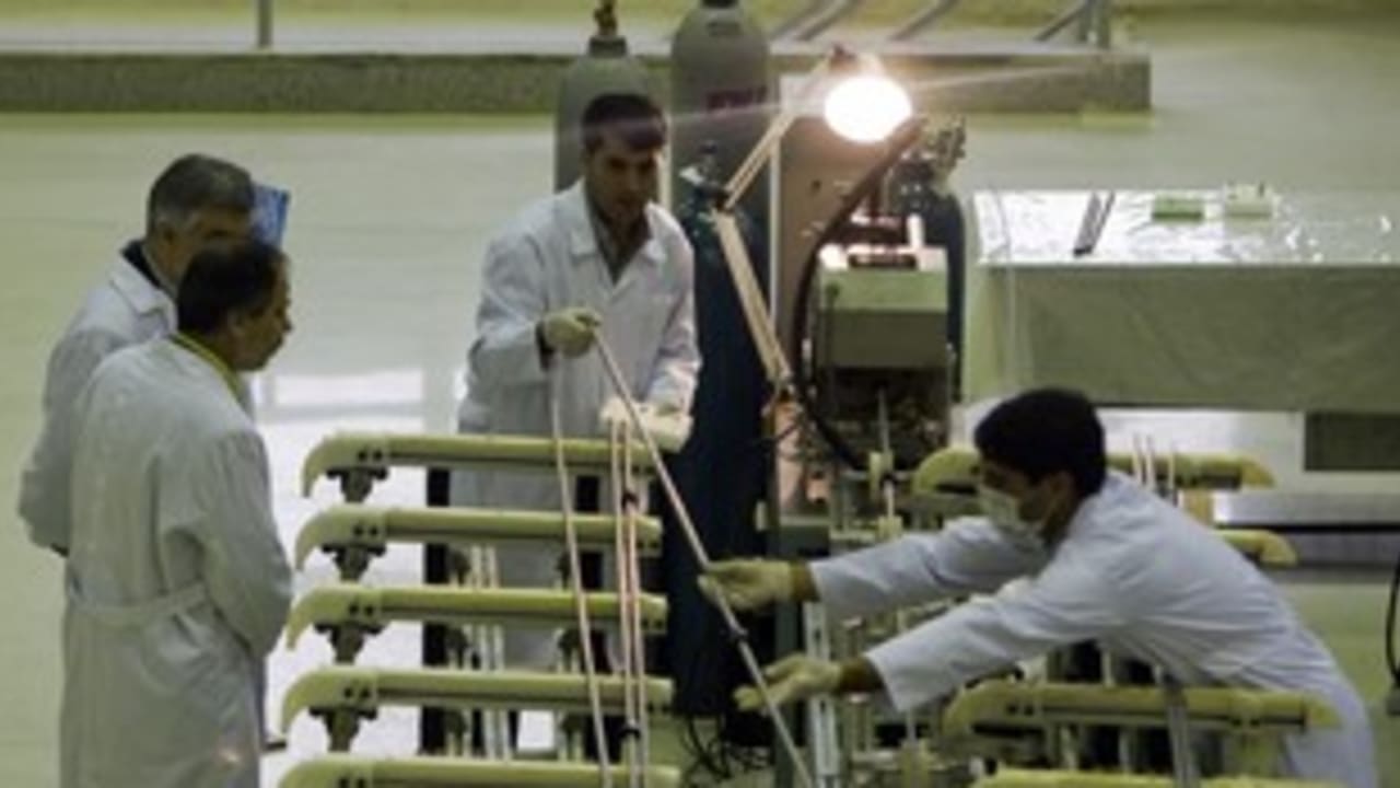 Workers move fuel rod in Isfahan R 311