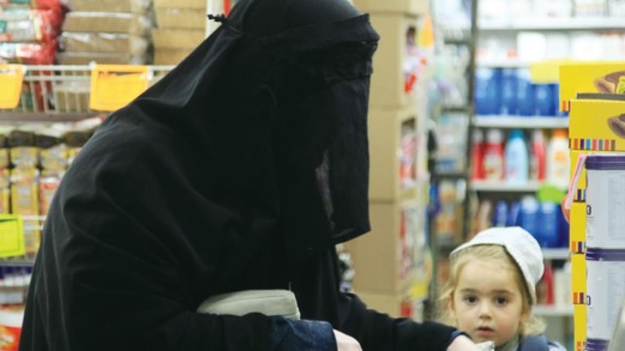 Haredi woman in a 'burka' 521