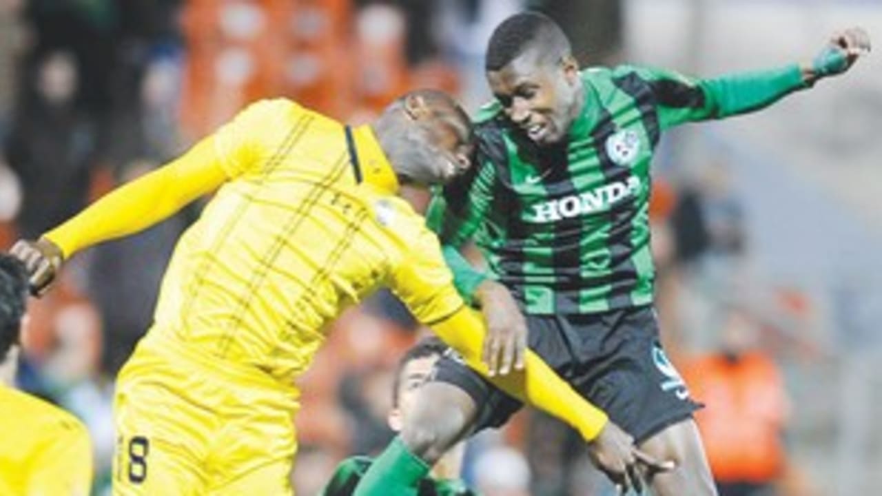 MACCABI HAIFA defender Taleb Tawatha (Top)_150