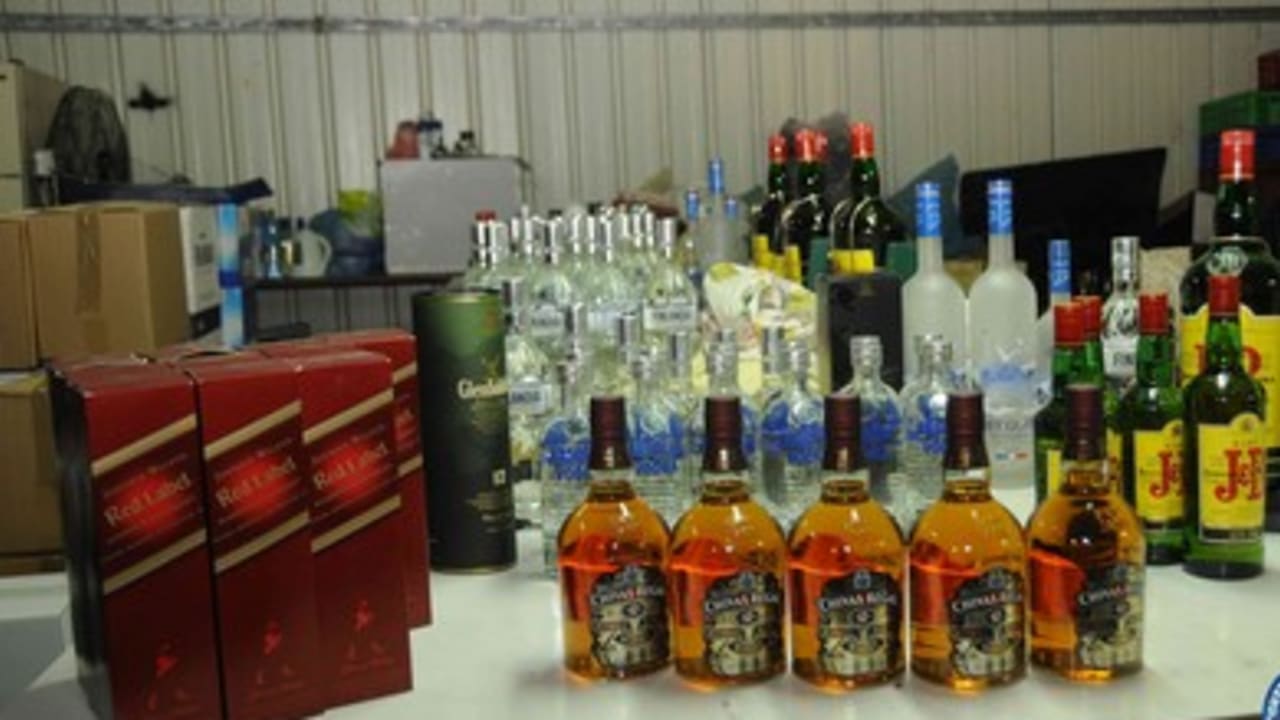 Fake alcoholic beverages 390