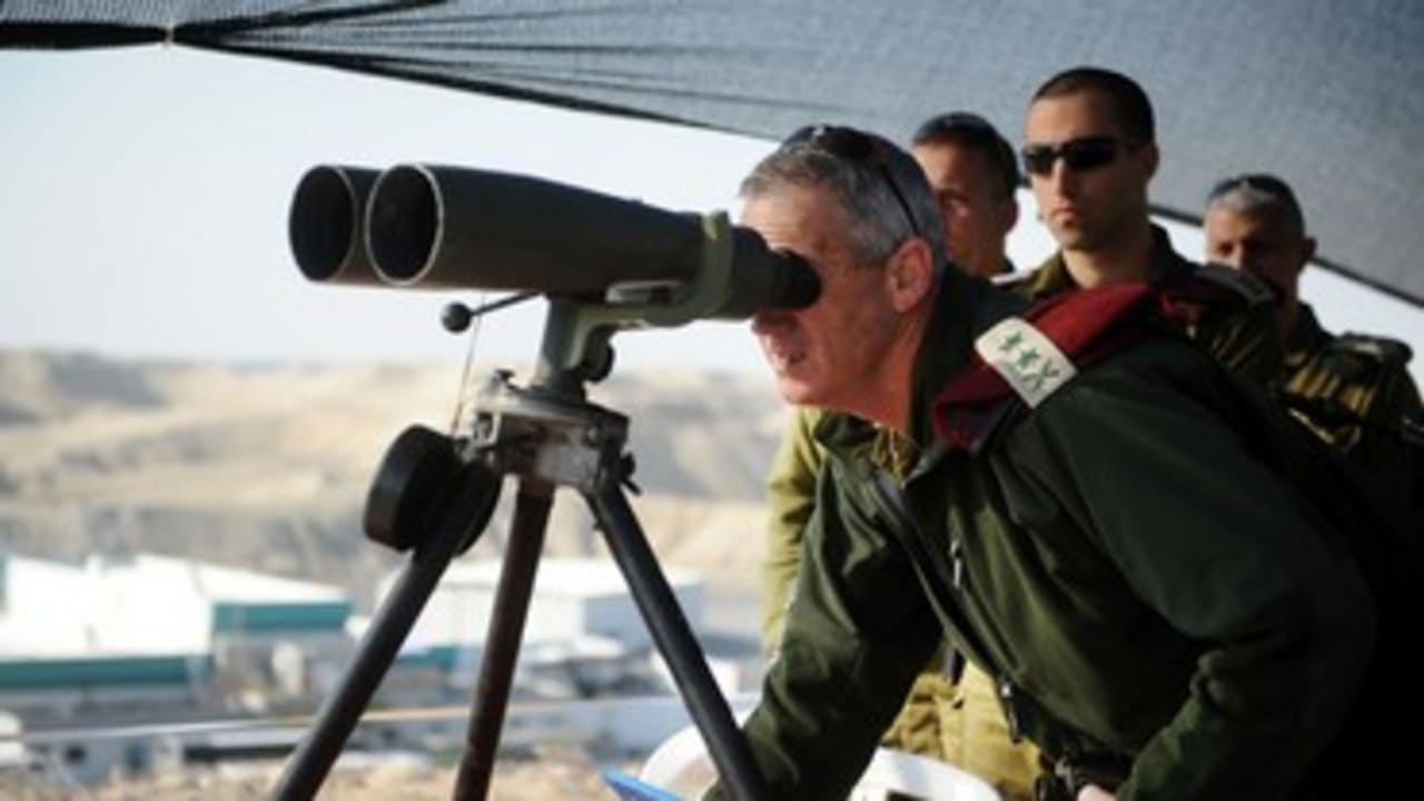 IDF Chief of Staff Gantz inspects military preparations