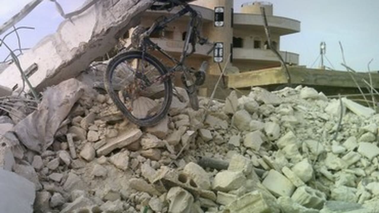 Damaged building in Taftanaz village, east of Idlib R 370
