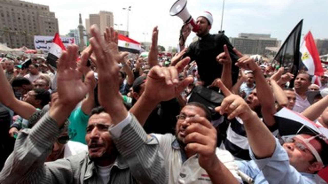 Angry Egytian protesters 370